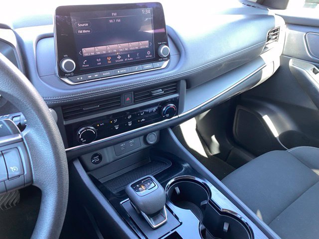 Used 2024 Nissan Rogue S FWD image 17