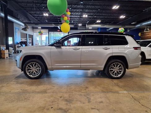 Used 2024 Jeep Grand Cherokee L Summit w/ Luxury Tech Group V AWD/4WD image 6