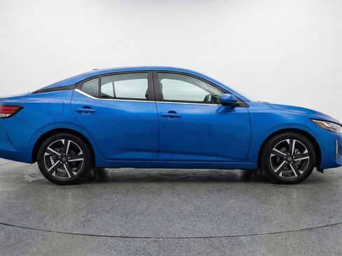 Used 2025 Nissan Sentra SV FWD image 11