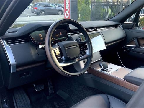 New 2025 Land Rover Range Rover SE image 8