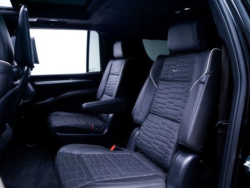 Used 2025 Cadillac Escalade ESV V AWD/4WD image 21