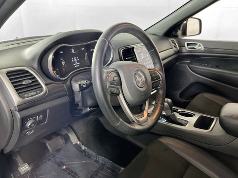 Used 2022 Jeep Grand Cherokee Laredo X AWD/4WD image 9