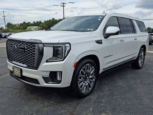 Used 2024 GMC Yukon XL Denali Ultimate AWD/4WD image 3