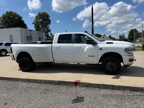 Used 2024 RAM 3500 Big Horn w/ Night Edition AWD/4WD image 5