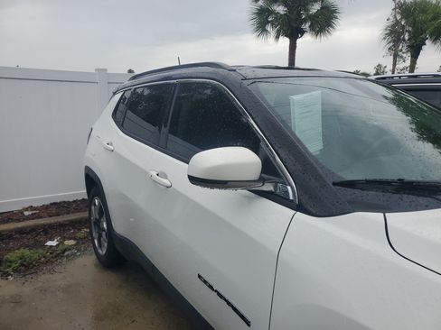 Used 2018 Jeep Compass Limited w/ Navigation Group FWD image 3