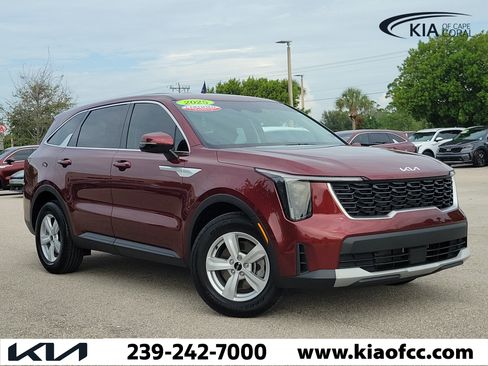 Certified 2025 Kia Sorento LX FWD image 1