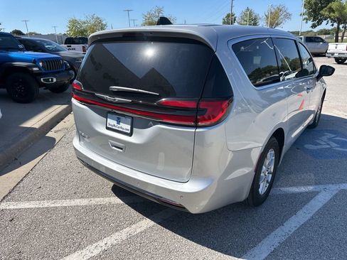 New 2026 Chrysler Pacifica Select image 28