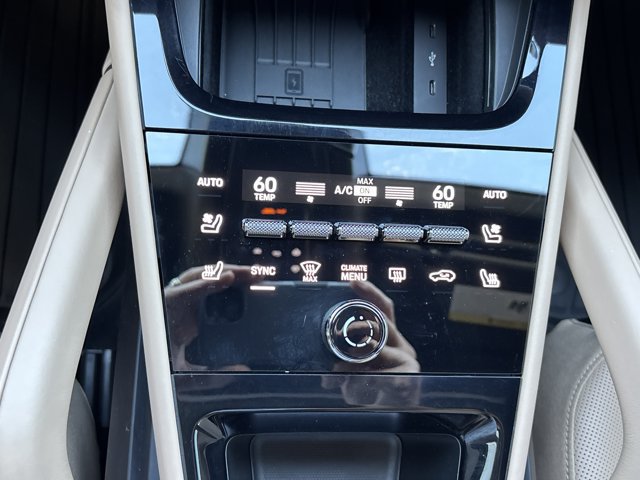 Used 2024 Porsche Cayenne AWD/4WD image 40