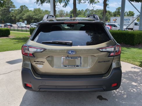 Used 2025 Subaru Outback Onyx Edition AWD/4WD image 9
