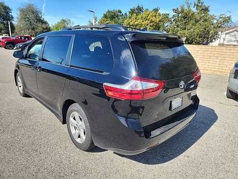 Used 2019 Toyota Sienna LE image 3