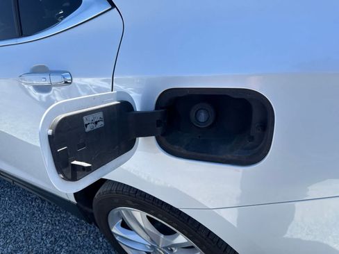 Used 2018 Chevrolet Equinox Premier FWD image 12