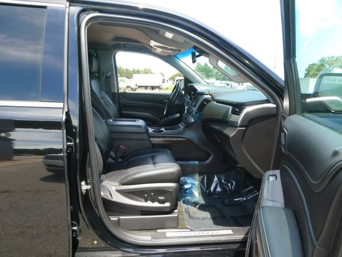 Used 2019 Chevrolet Suburban LT RWD image 25