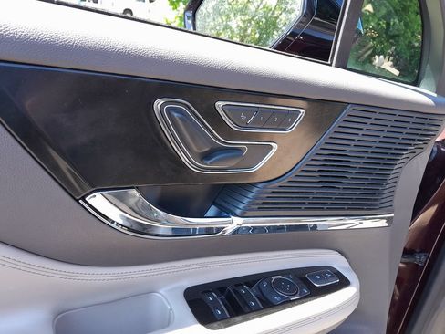 Used 2021 Lincoln Corsair AWD w/ Premium Package image 12