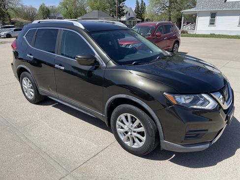 Used 2017 Nissan Rogue SV AWD/4WD image 6