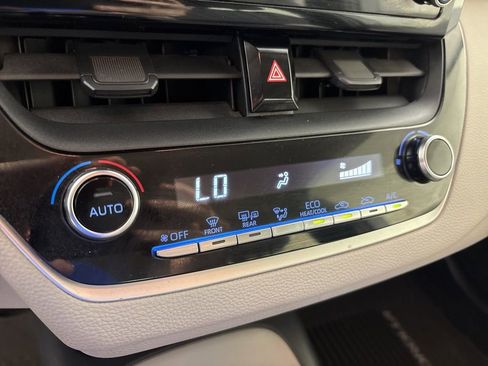 Used 2020 Toyota Corolla LE FWD image 39