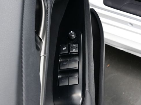 Used 2025 Toyota Camry SE image 10