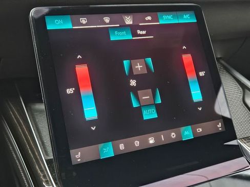 Used 2025 Cadillac Escalade Premium Luxury image 18