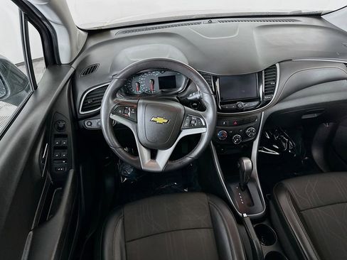 Used 2022 Chevrolet Trax LT w/ LT Convenience Package image 29