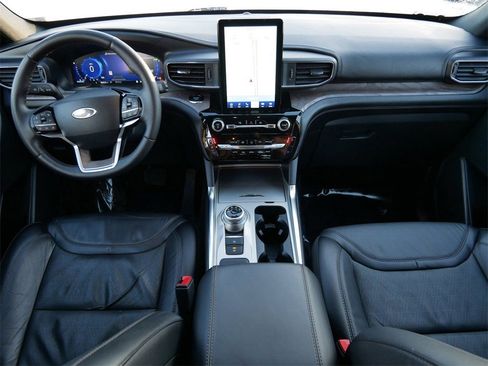 Used 2023 Ford Explorer Platinum w/ Technology Package image 12