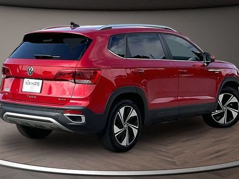 Used 2023 Volkswagen Taos SE AWD/4WD image 2