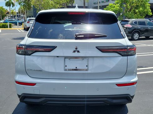 New 2026 Mitsubishi Outlander ES FWD image 5