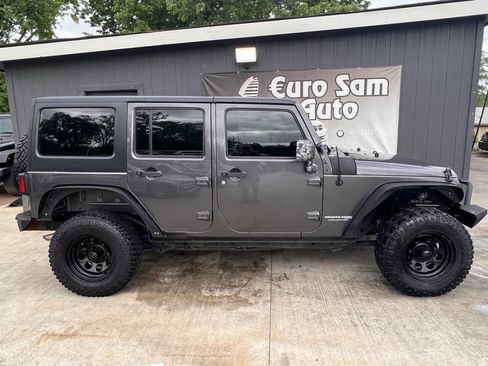 Used 2018 Jeep Wrangler Unlimited Sport w/ Connectivity Group AWD/4WD image 9