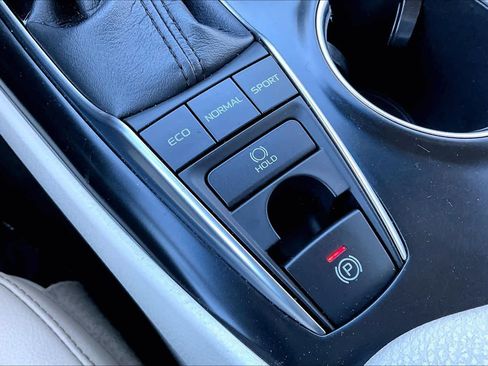 Used 2018 Toyota Camry XLE image 34