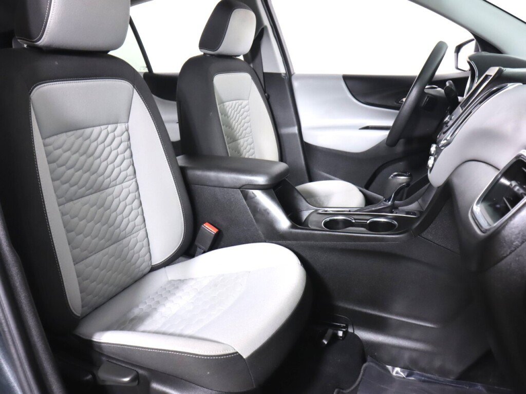 Used 2020 Chevrolet Equinox LS w/ LPO, Cargo Package AWD/4WD image 37