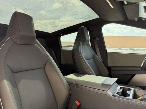 Used 2025 Tesla Cybertruck AWD Crew Cab image 46