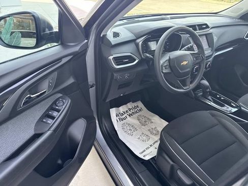 Used 2023 Chevrolet TrailBlazer LS FWD image 12