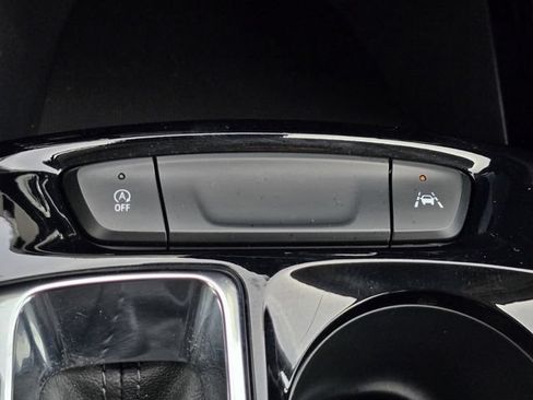 Used 2025 Chevrolet Trax LT FWD image 32