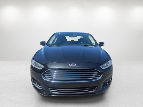 Used 2015 Ford Fusion SE image 2