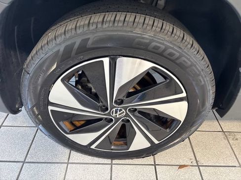 Used 2024 Volkswagen Taos SE AWD/4WD image 5
