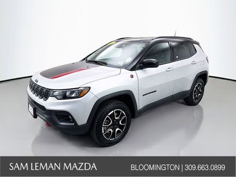Used 2024 Jeep Compass Trailhawk AWD/4WD image 3