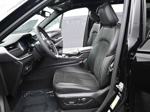 Used 2024 Jeep Grand Cherokee Altitude image 15