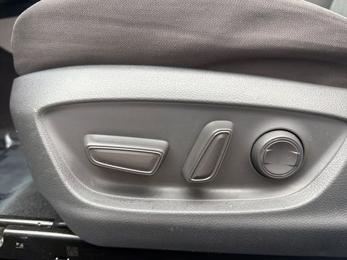 Used 2019 Toyota Camry LE FWD image 14