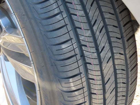 Used 2024 Volkswagen Jetta SE image 8