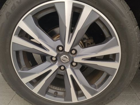 Used 2020 Nissan Pathfinder Platinum FWD image 31