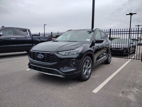 Used 2023 Ford Escape ST-Line Select AWD/4WD image 3