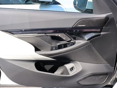 New 2026 BMW 550e xDrive image 39