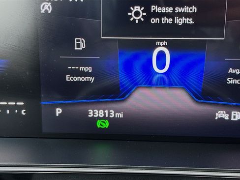 Used 2025 Volkswagen Jetta SE FWD image 8