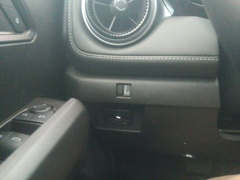 Used 2023 Chevrolet Colorado LT image 34