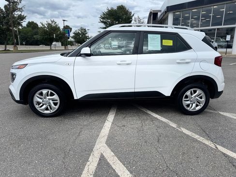 Used 2020 Hyundai Venue SEL FWD image 2