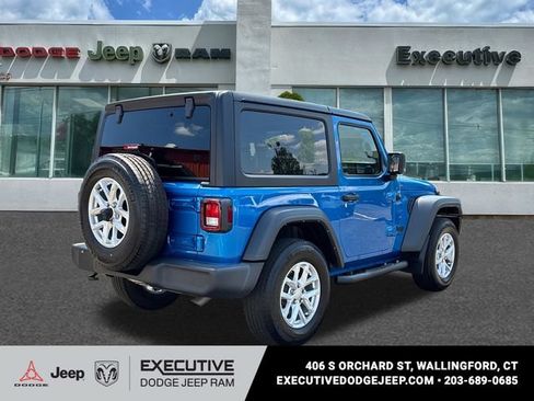 Used 2023 Jeep Wrangler Sport AWD/4WD image 4