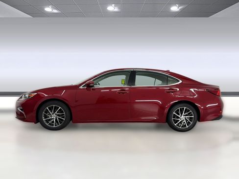 Used 2017 Lexus ES 350 w/ Luxury Package FWD image 2