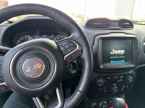 Used 2022 Jeep Renegade Latitude w/ Convenience Group image 18