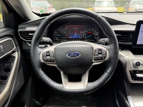 Used 2020 Ford Explorer XLT w/ Equipment Group 202A RWD image 16