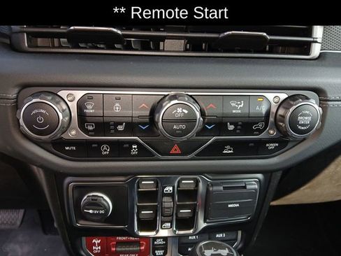 New 2024 Jeep Wrangler Unlimited Rubicon w/ Technology Group image 20