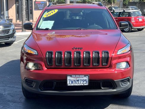 Used 2017 Jeep Cherokee Sport image 2