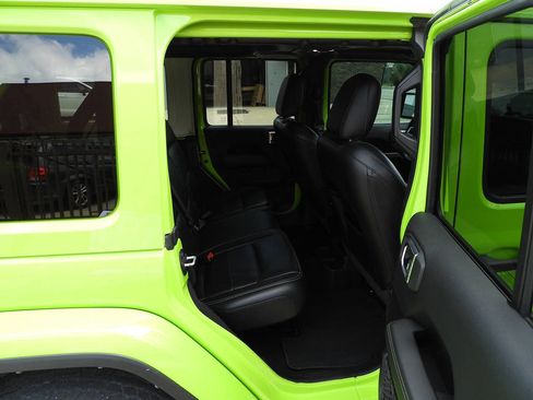 Used 2021 Jeep Wrangler Unlimited Sahara w/ Uconnect 4C Nav & Sound Group AWD/4WD image 31